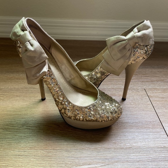 BOW & SEQUIN Heels - Picture 1 of 4